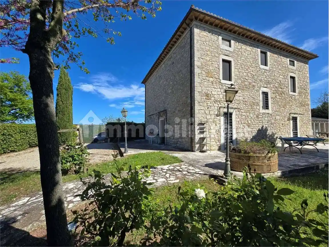 Rustico - Casale in affitto a Todi