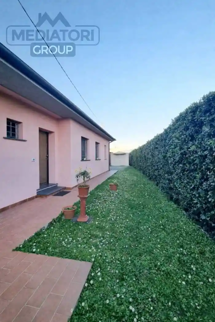 Villa in vendita a Cascina