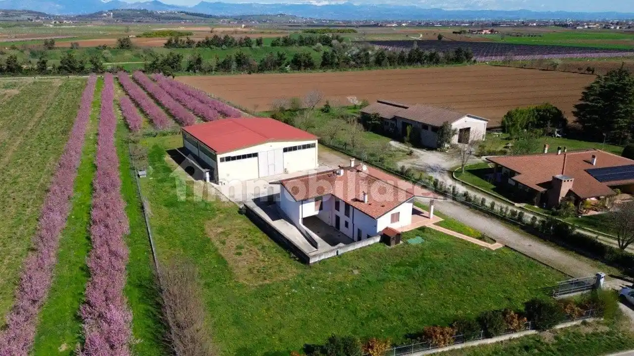 Villa in vendita a Villafranca di Verona