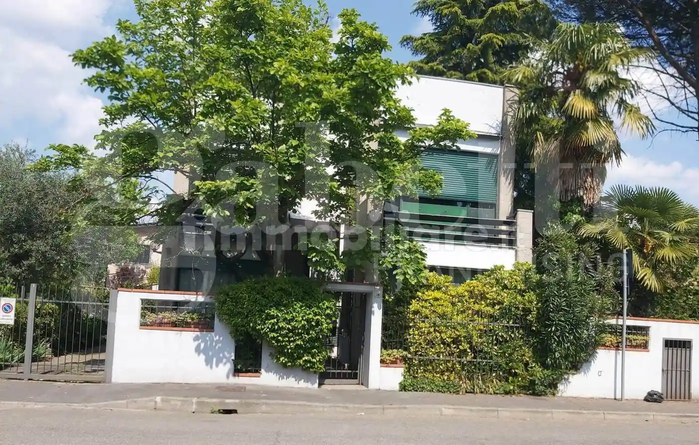 Villa in vendita a Trezzano sul Naviglio