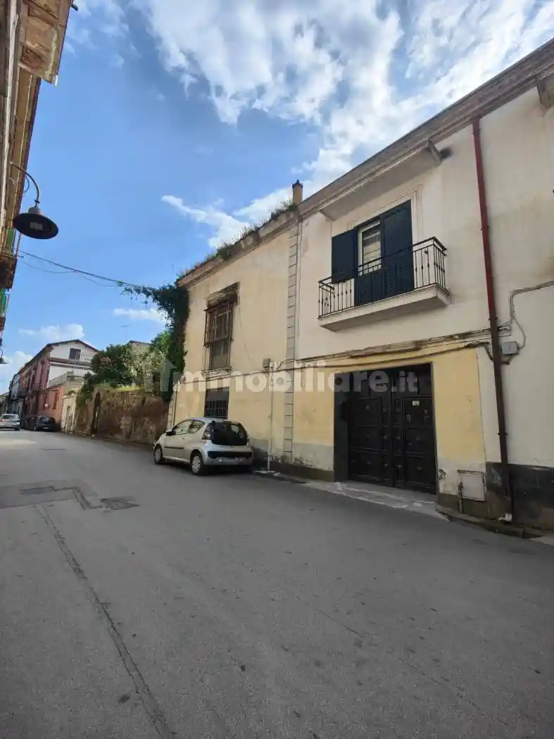 Palazzo - Edificio in vendita a Frattaminore