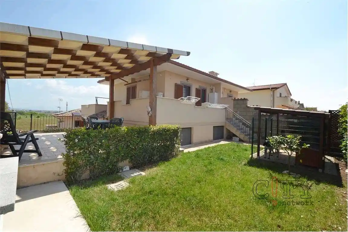 Villa in vendita a Pomezia