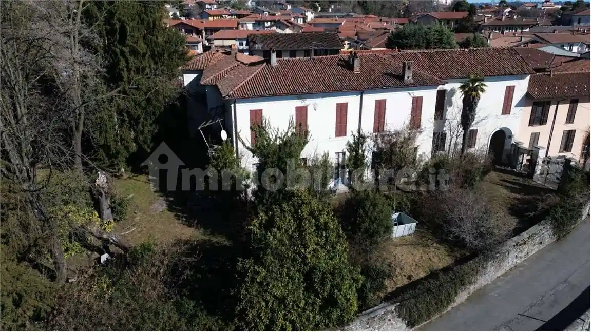 Palazzo - Edificio in vendita a Vergiate