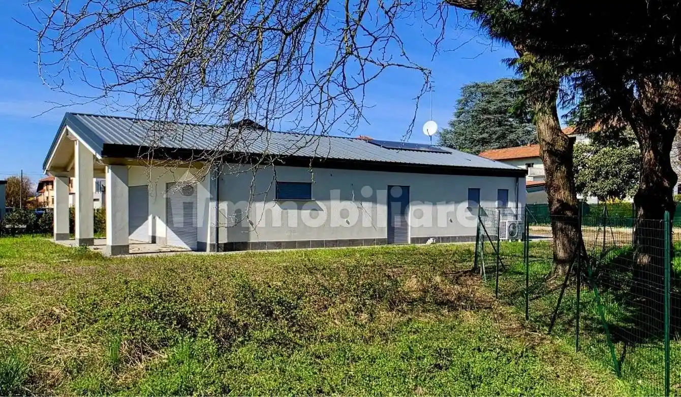 Villa in vendita a Gazzada Schianno