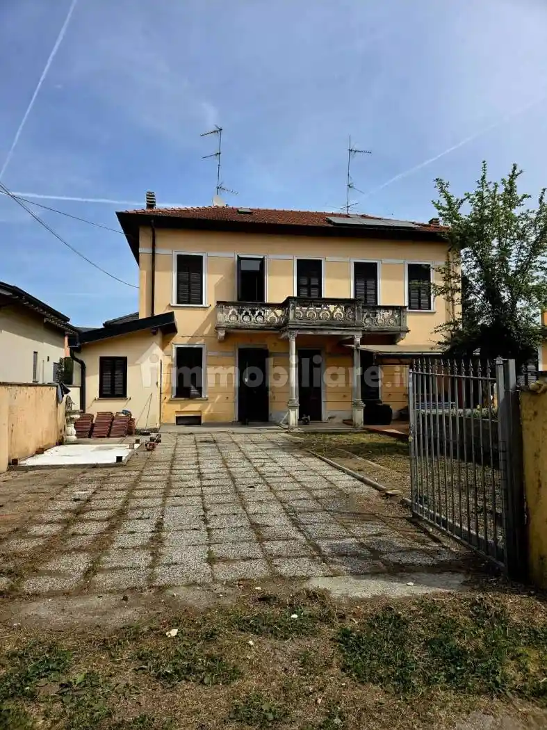 Villa in vendita a Sesto Calende