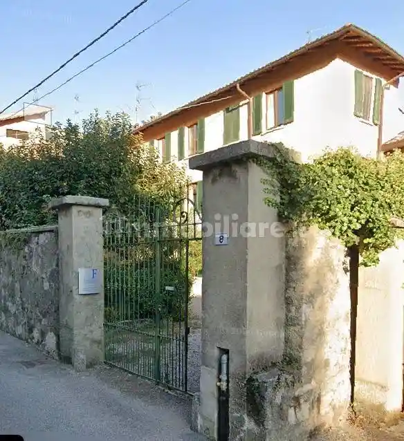 Villa in vendita a Longone al Segrino
