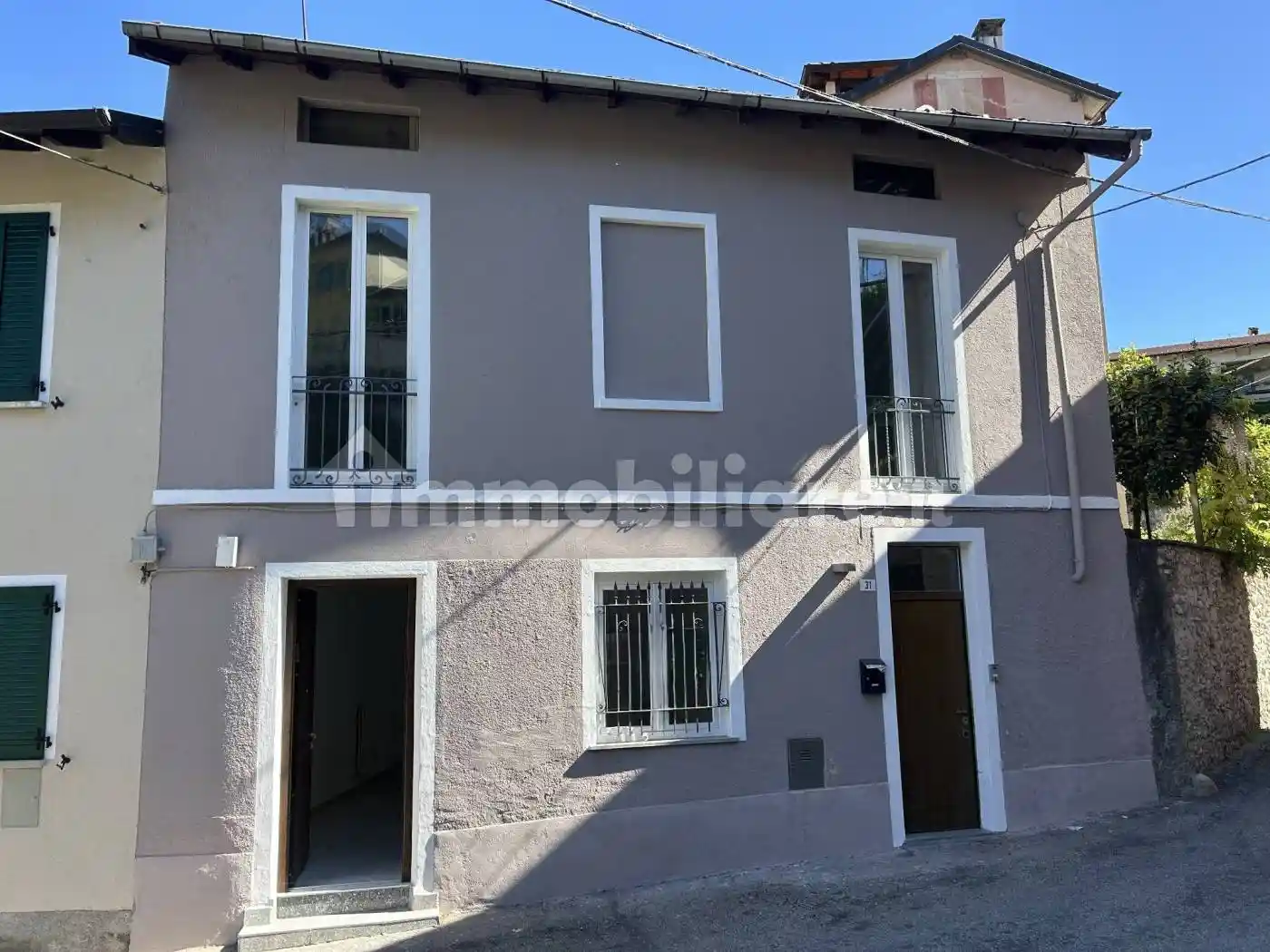 Casa indipendente in vendita a Porto Valtravaglia
