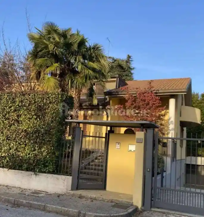 Villa in vendita a Verano Brianza