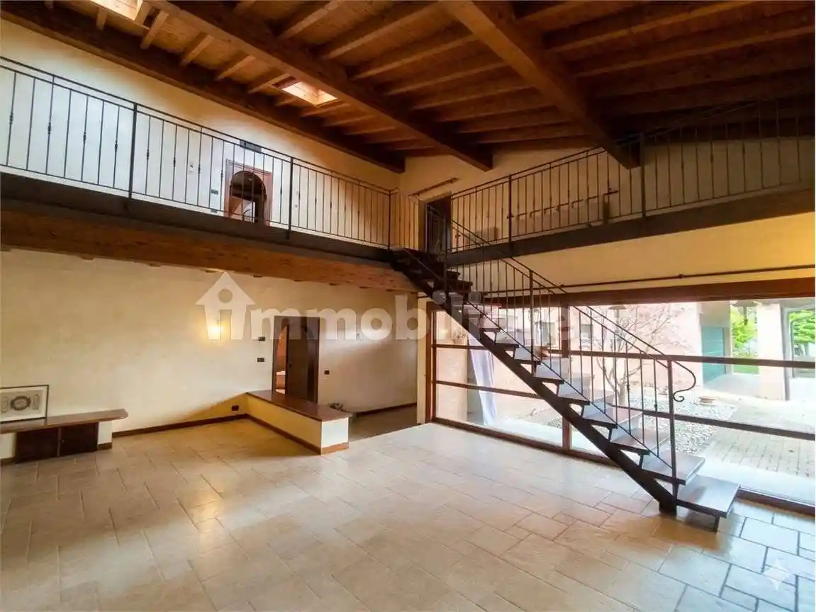 Villa in vendita a Monticelli d'Ongina