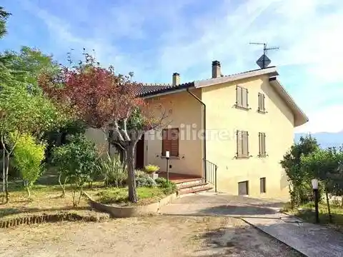 Villa in vendita a Rosora