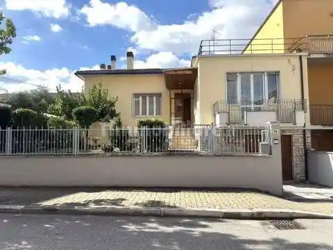 Villa in vendita a Fabriano