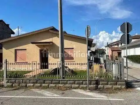 Villa in vendita a Taglio di Po
