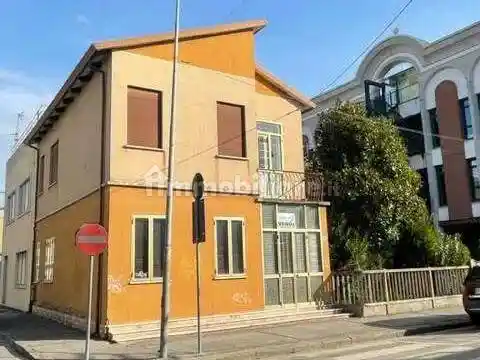 Villa in vendita a Taglio di Po
