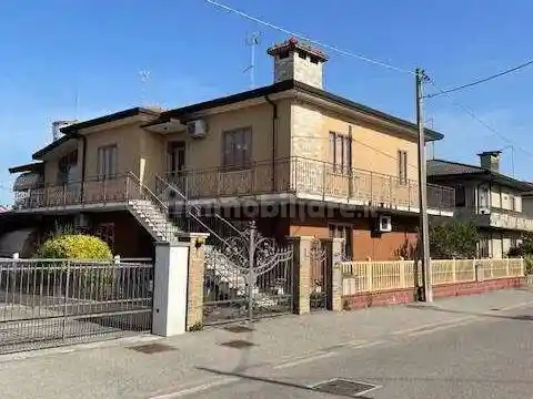 Villa in vendita a Taglio di Po