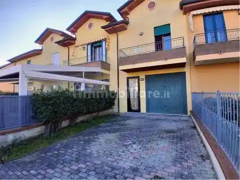Villa in vendita a Taglio di Po