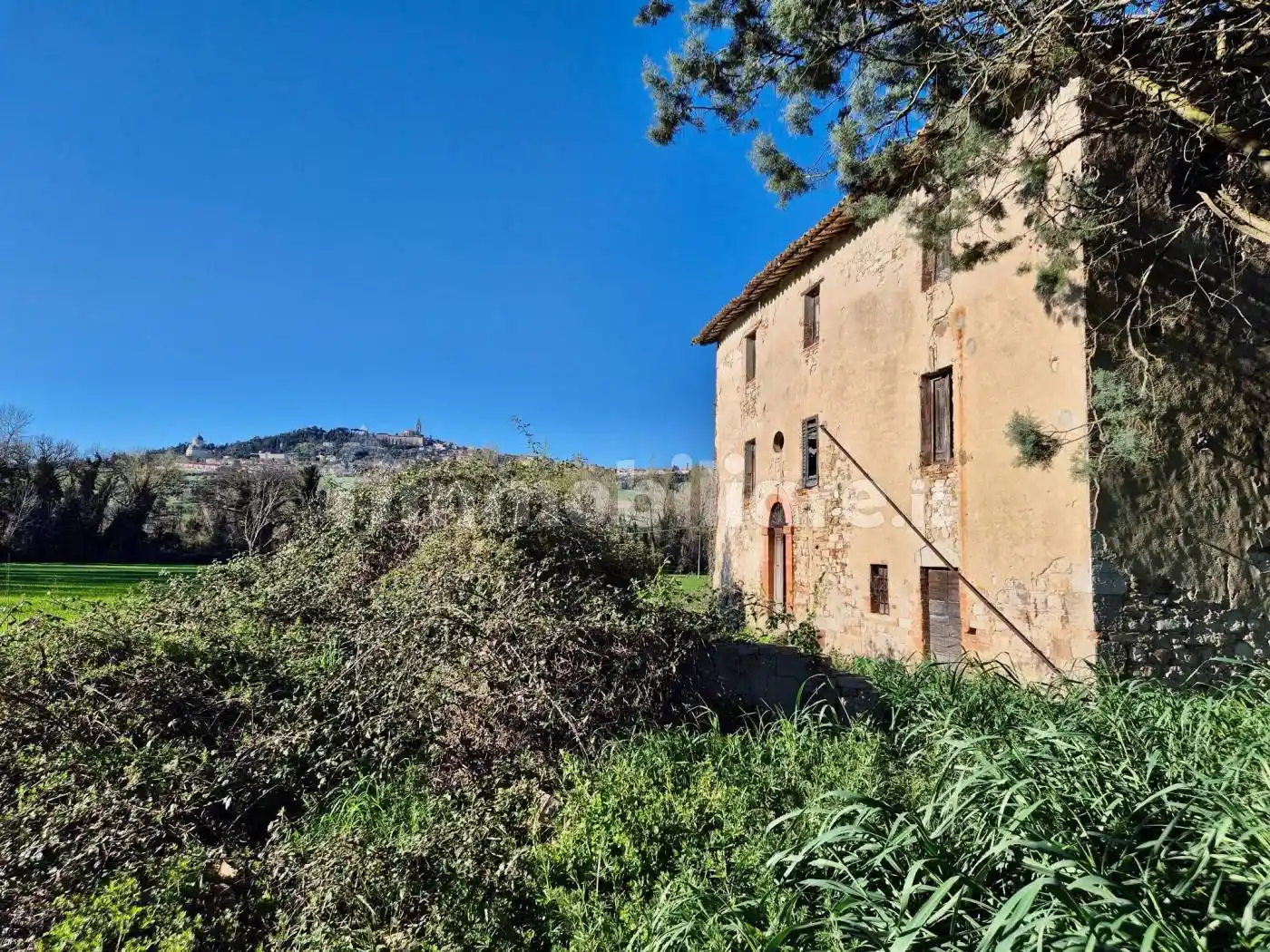 Rustico - Casale in vendita a Todi