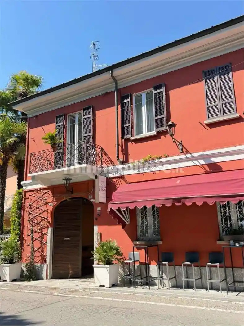 Appartamento in affitto a Angera