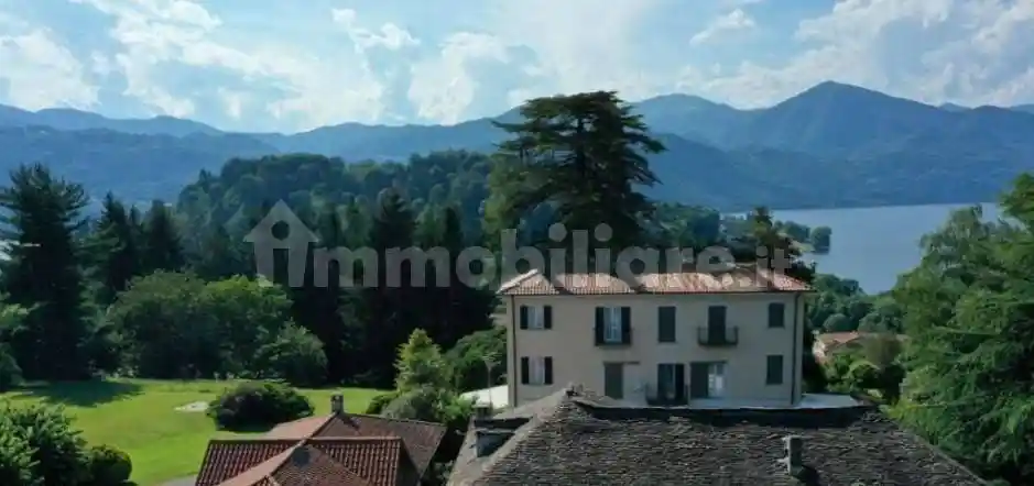 Palazzo - Stabile in vendita a Orta San Giulio
