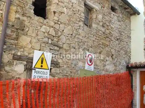 Rustico - Casale in vendita a Castelnovo Ne' Monti
