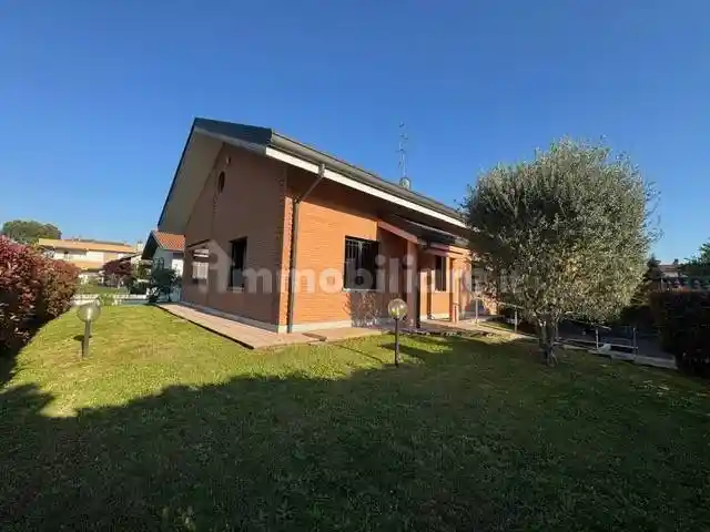 Villa in vendita a Saronno