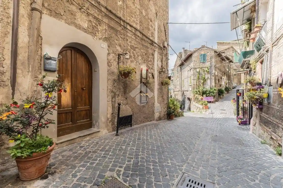 Appartamento in vendita a Caprarola