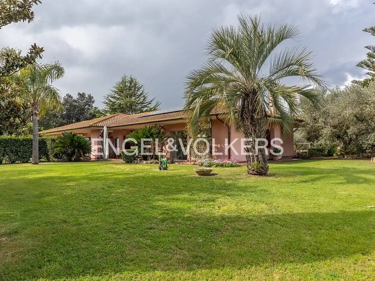 Villa in vendita a Latina