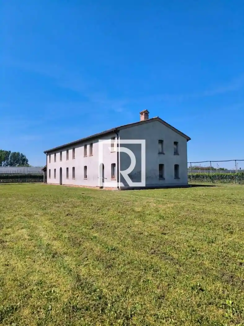 Villa in vendita a Russi