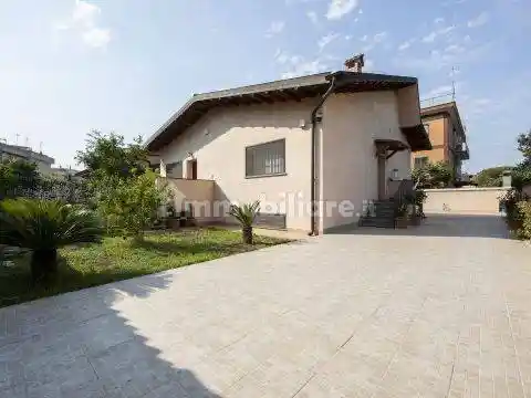 Villetta a schiera in vendita a Roma