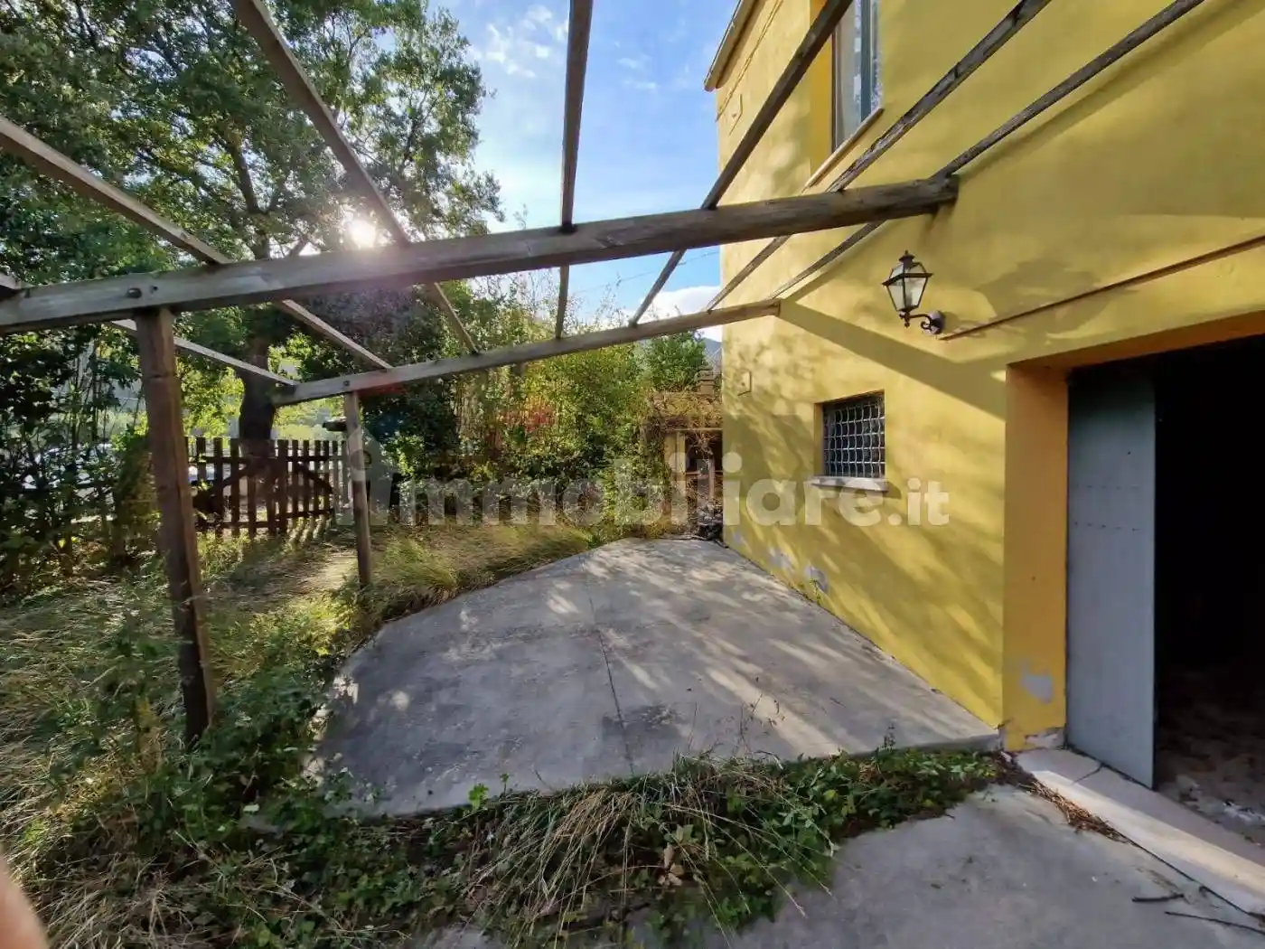 Casa indipendente in vendita a Montebello di Bertona