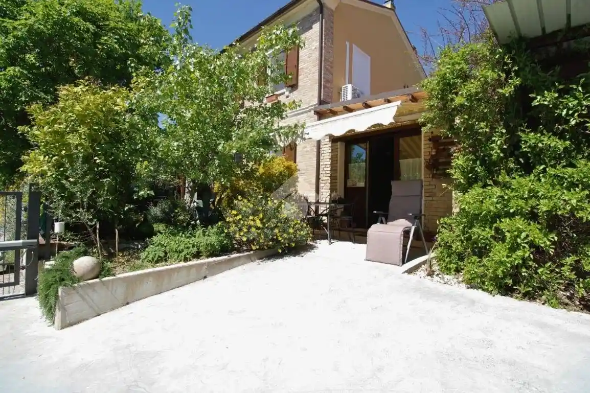 Casa indipendente in vendita a Mombaroccio