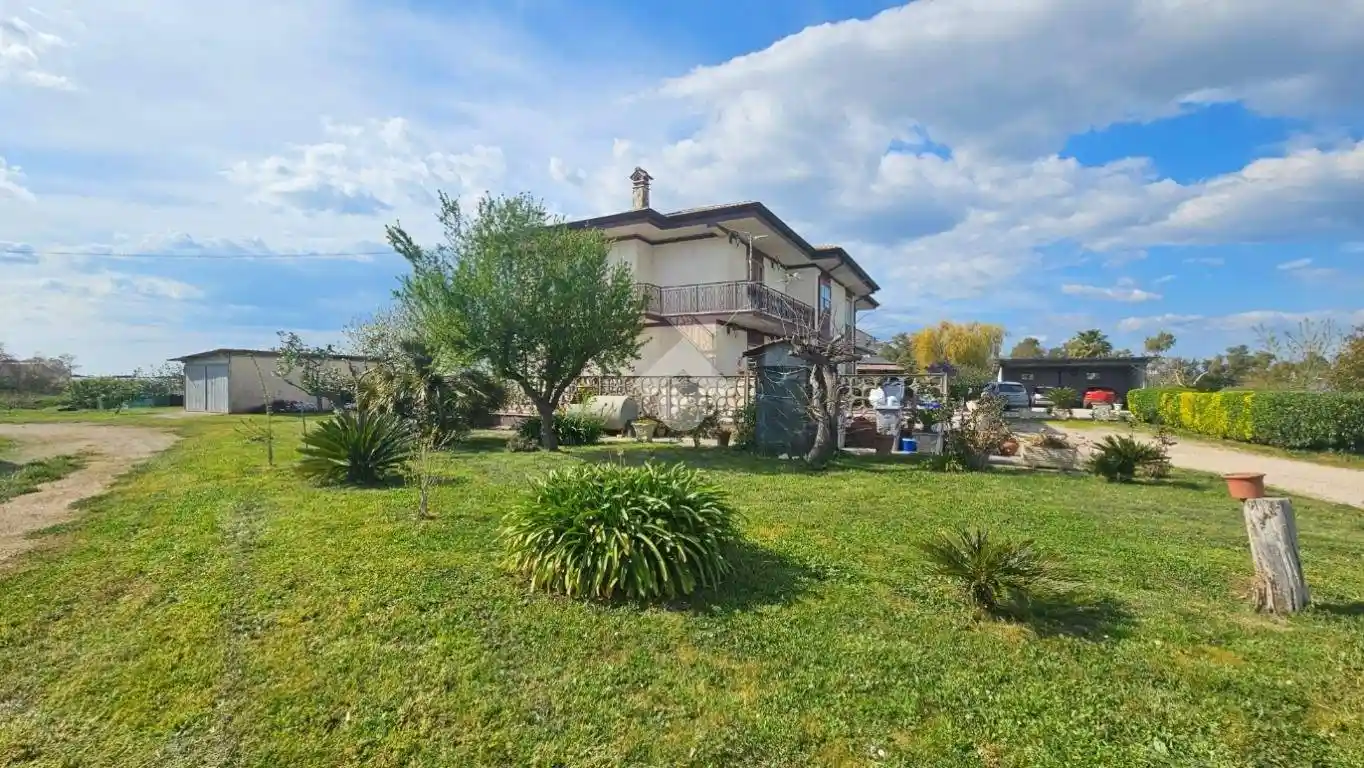 Casa indipendente in vendita a Latina