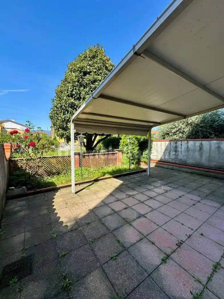 Casa indipendente in vendita a Lucca