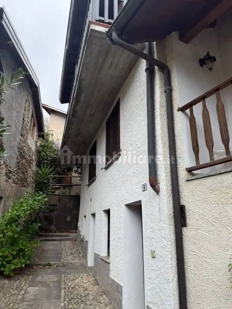 Casa indipendente in vendita a Brissago-Valtravaglia