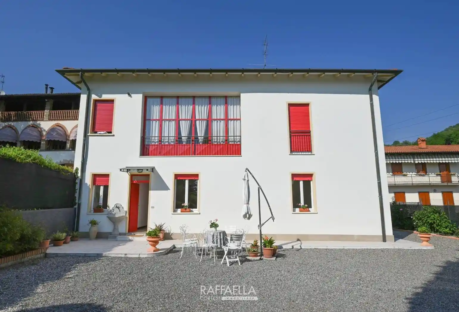 Villa in vendita a Carobbio degli Angeli