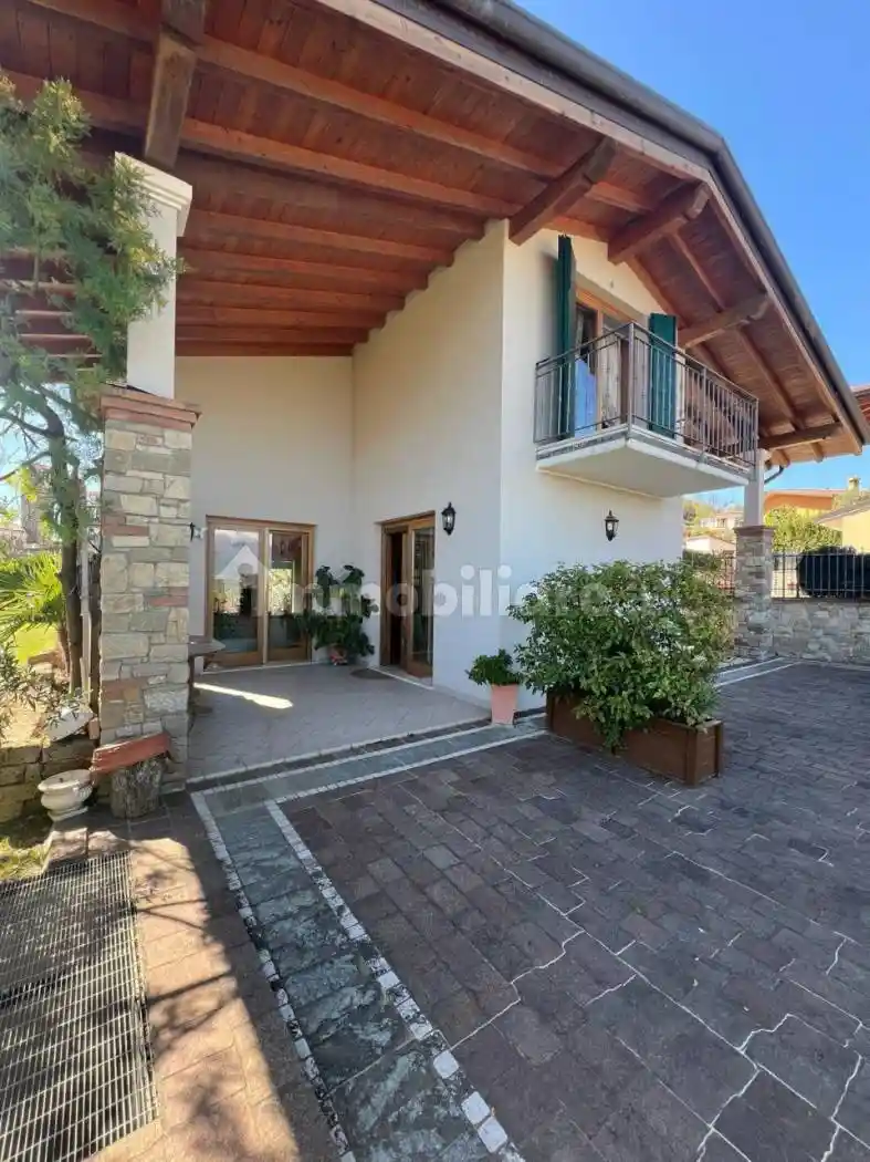 Villa in vendita a Polpenazze del Garda