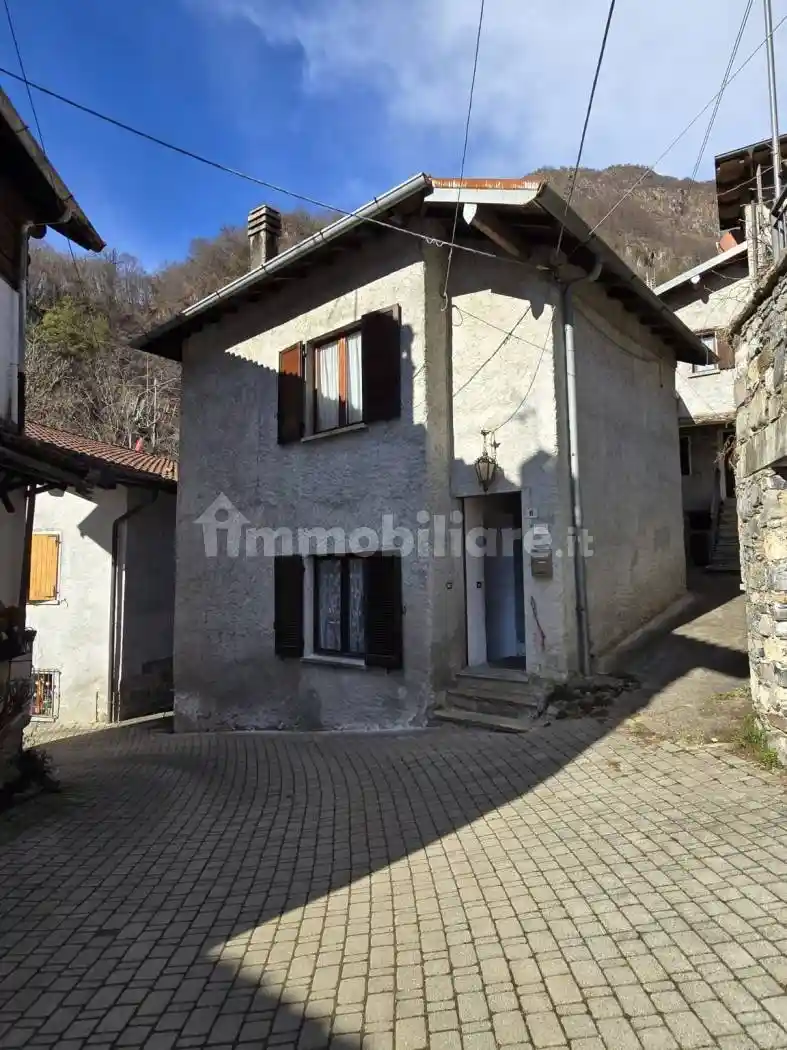 Villa in vendita a Carlazzo