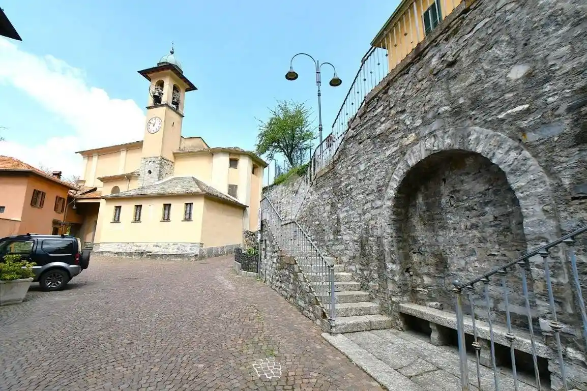 Villa in vendita a Faggeto Lario