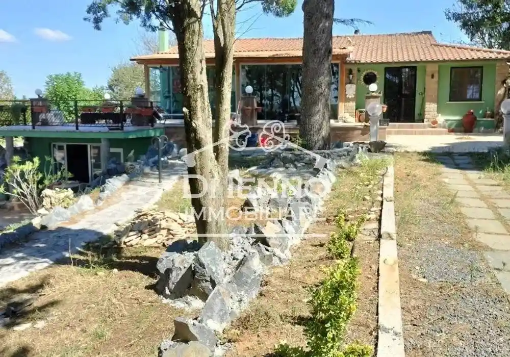 Villa in vendita a Oriolo Romano