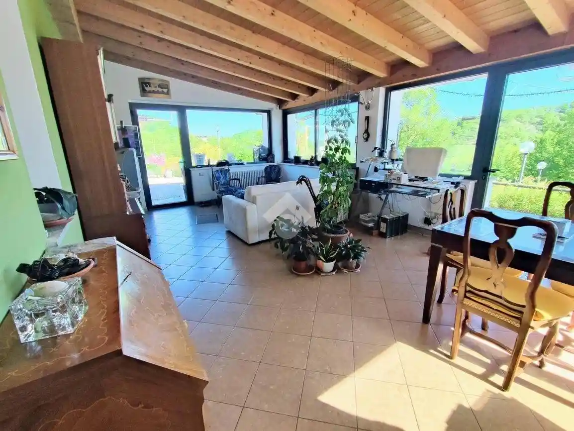 Casa indipendente in vendita a Dernice