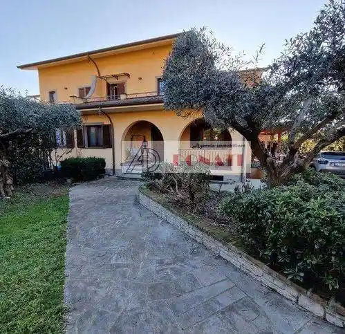 Casa indipendente in vendita a Montignoso