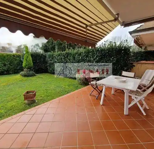 Casa indipendente in vendita a Montignoso