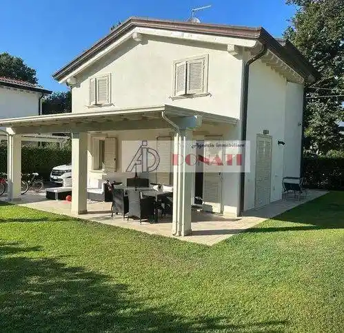 Villa in vendita a Montignoso