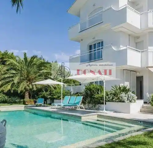 Casa indipendente in vendita a Montignoso