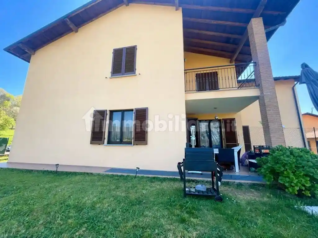 Appartamento in affitto a Azzate
