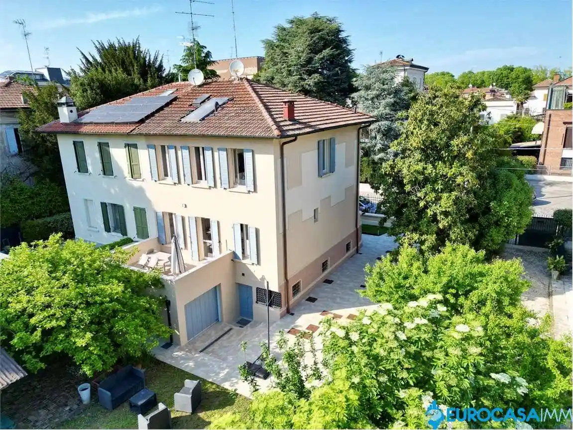 Villa in vendita a Carpi