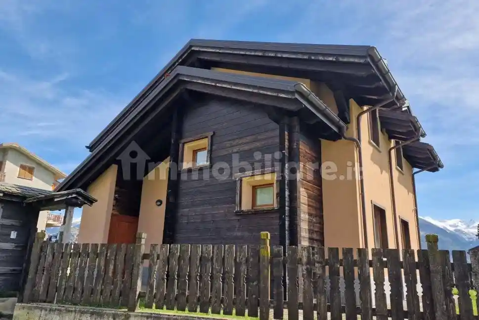 Villa in vendita a Sondrio