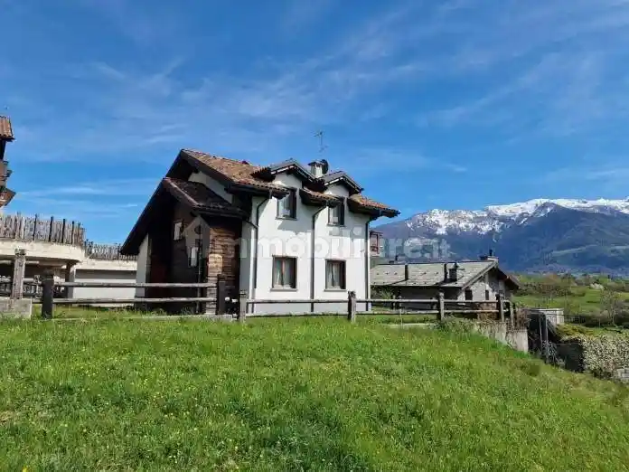 Villa in vendita a Sondrio