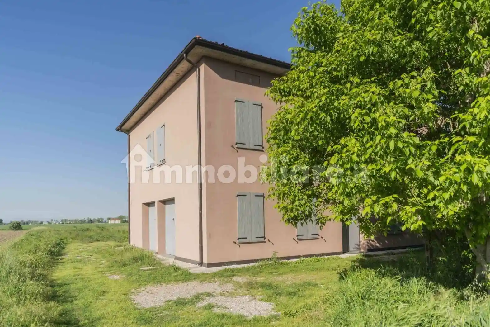 Villa in vendita a Cento