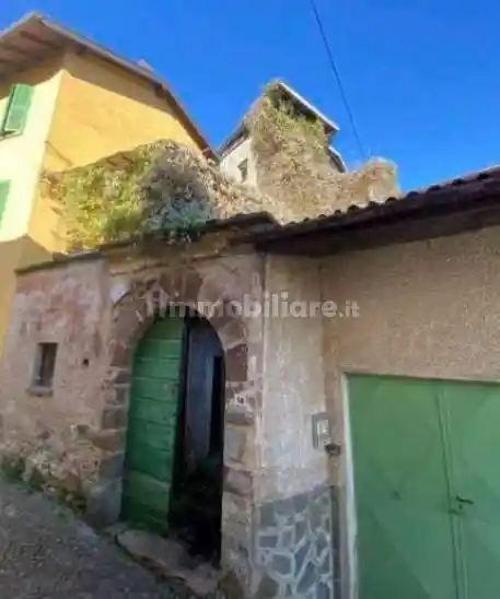 Palazzo - Stabile in vendita a Taceno