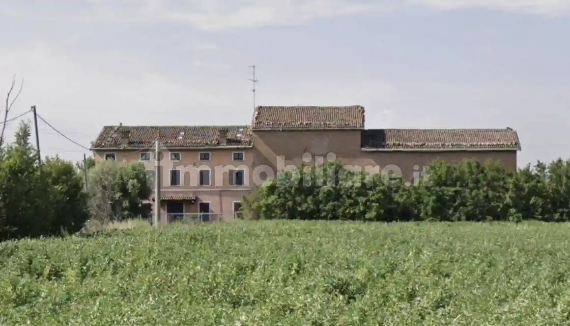 Palazzo - Stabile in vendita a Modena